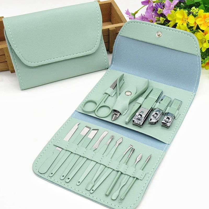 PROFESSIONAL MANICURE & PEDICURE KIT (16 Pcs)